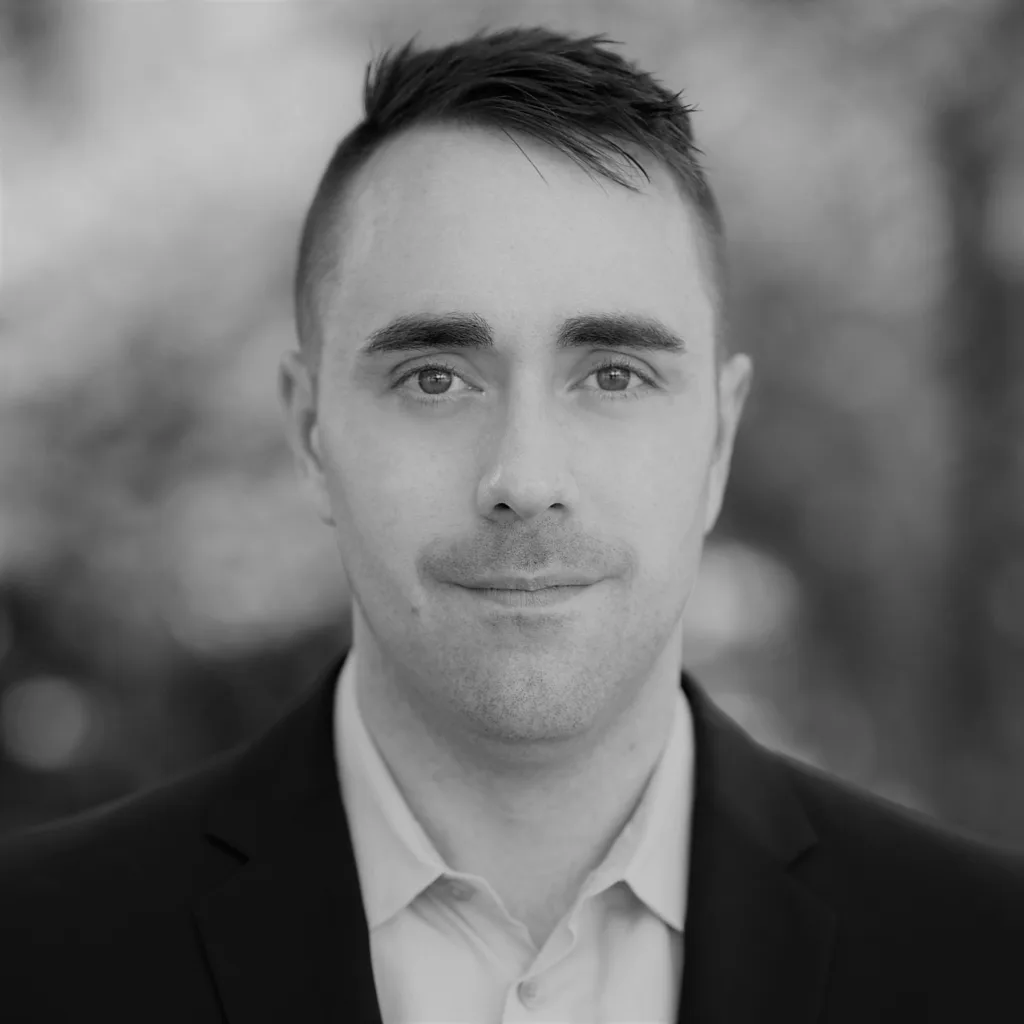 SquareProfilePicBNW – Eric Alston